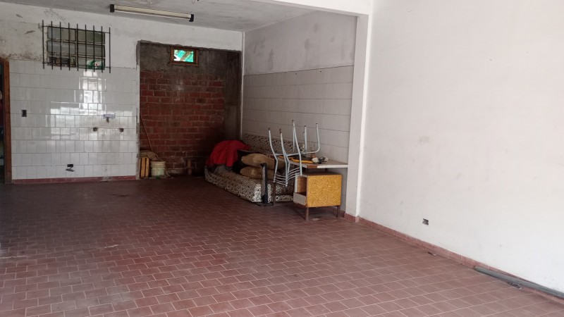 Local con vivienda 2 ambientes a reciclar en Aeroparque