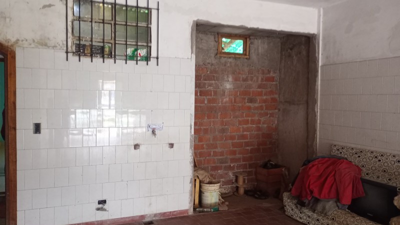 Local con vivienda 2 ambientes a reciclar en Aeroparque
