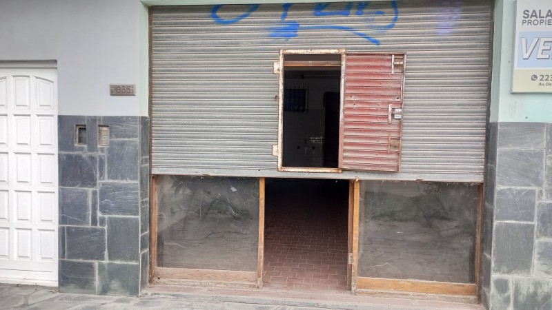Local con vivienda 2 ambientes a reciclar en Aeroparque