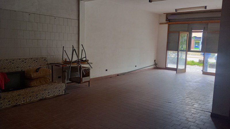 Local con vivienda 2 ambientes a reciclar en Aeroparque