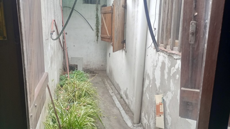 Local con vivienda 2 ambientes a reciclar en Aeroparque