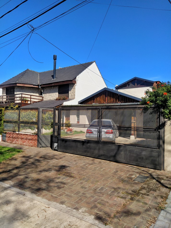 Excelente casa 4 ambientes + monoambiente