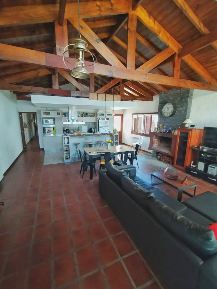 Excelente casa 4 ambientes + monoambiente