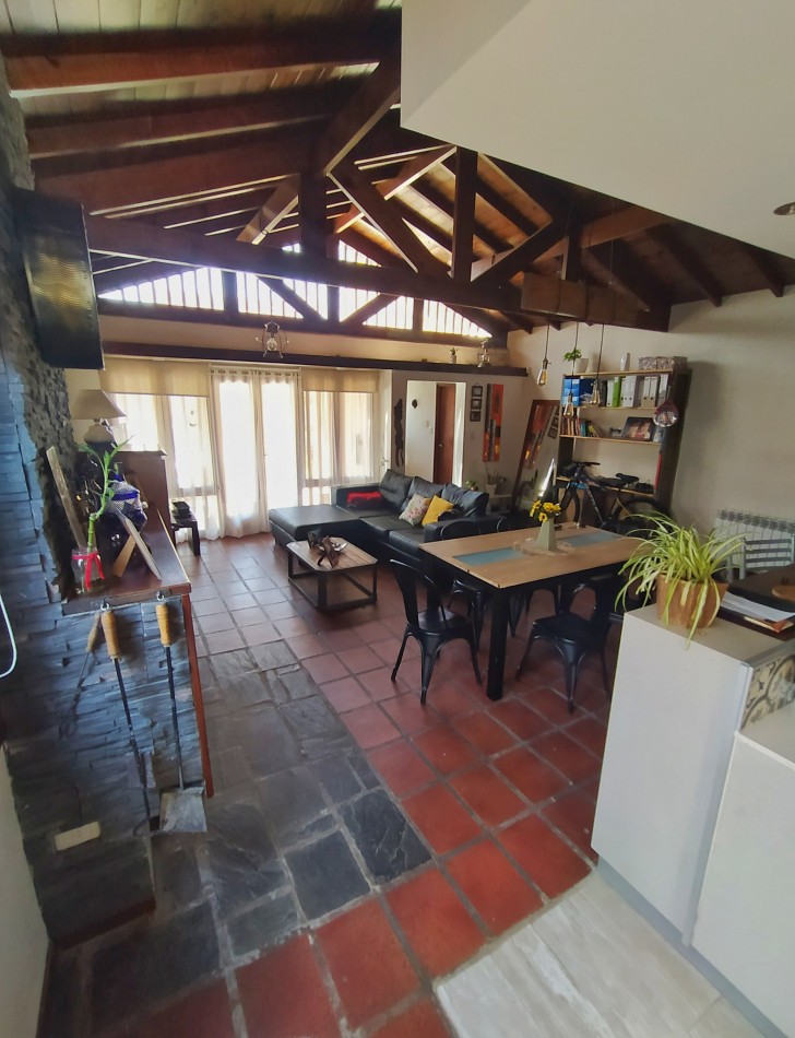 Excelente casa 4 ambientes + monoambiente