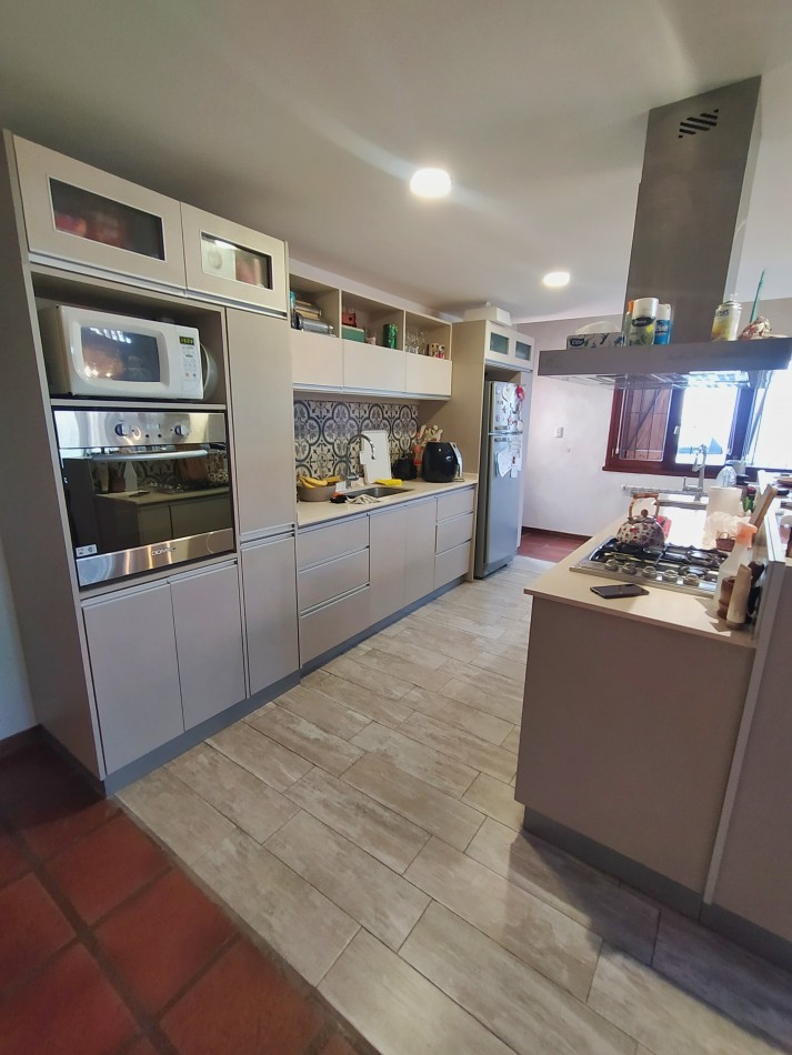 Excelente casa 4 ambientes + monoambiente