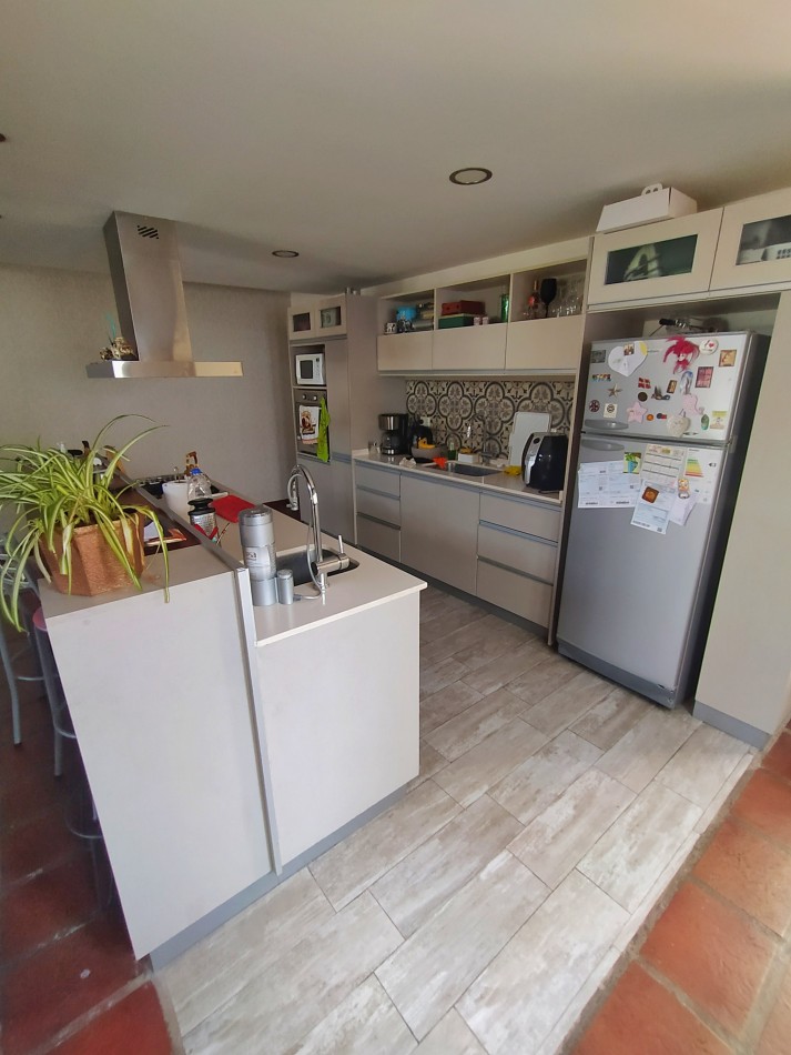 Excelente casa 4 ambientes + monoambiente