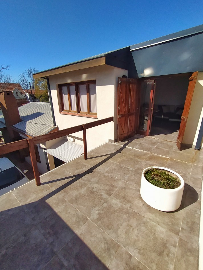 Excelente casa 4 ambientes + monoambiente