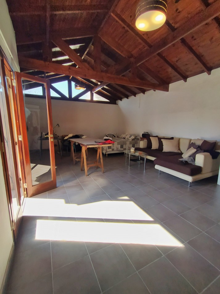 Excelente casa 4 ambientes + monoambiente