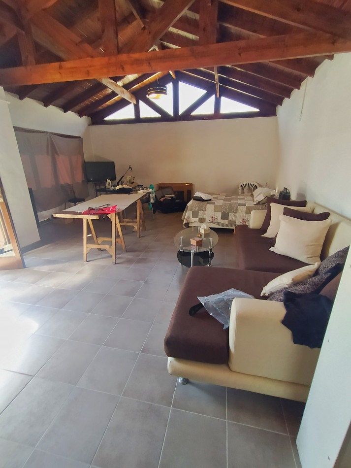 Excelente casa 4 ambientes + monoambiente