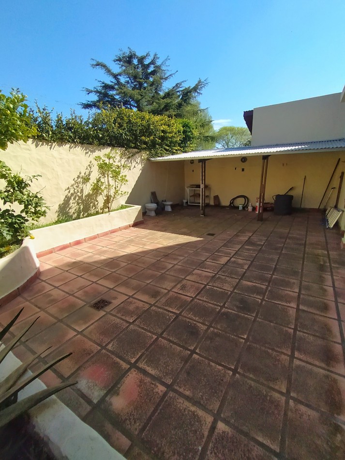 Excelente casa 4 ambientes + monoambiente