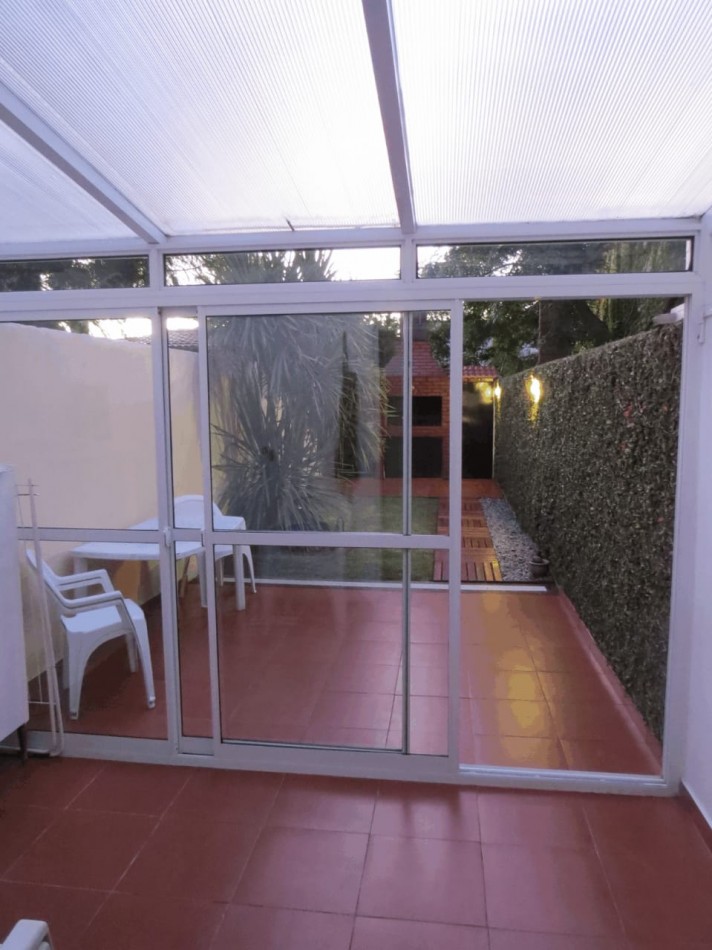 Duplex 3 ambientes con patio y cochera