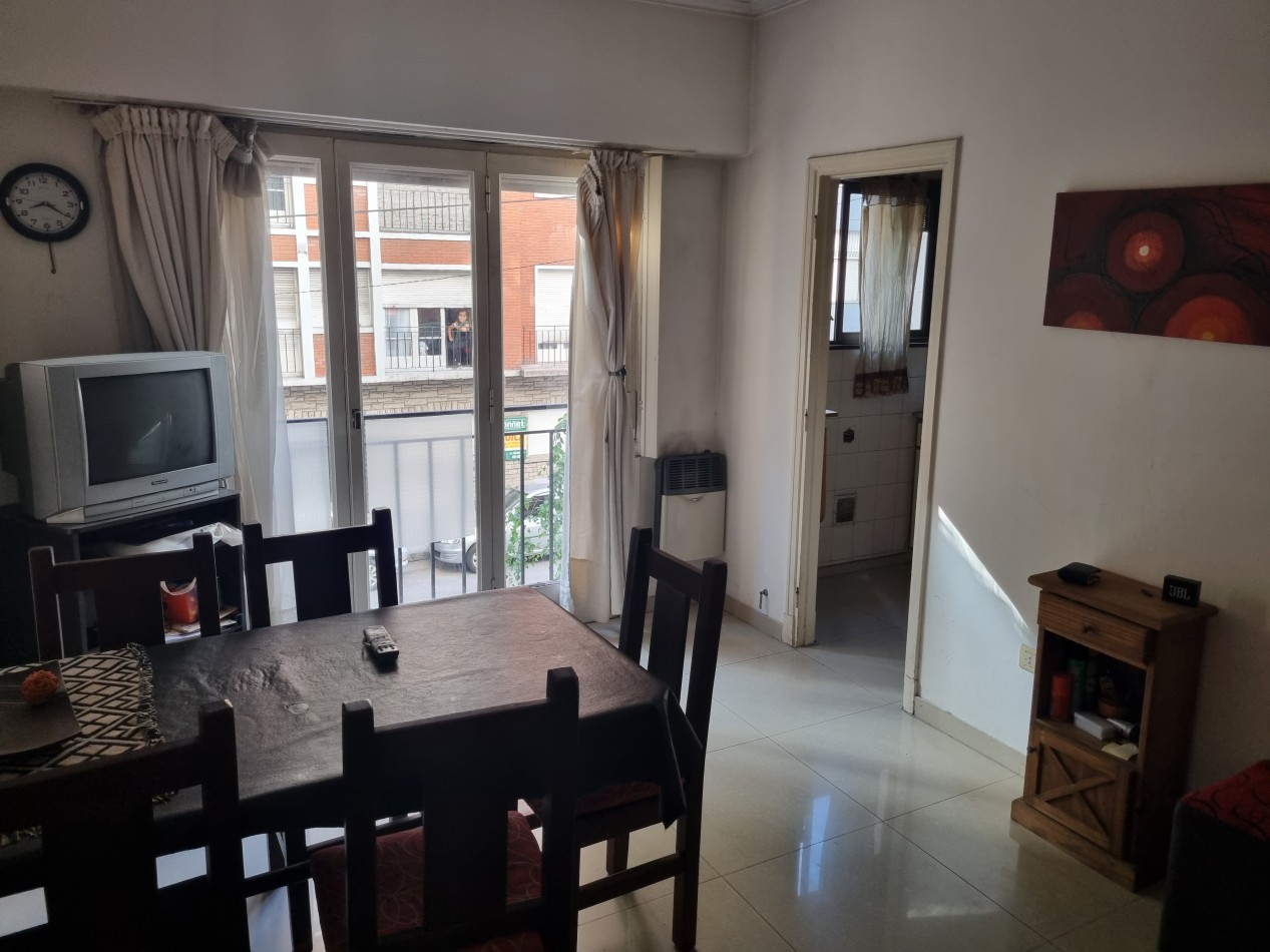 Departamento 2 ambientes a la calle