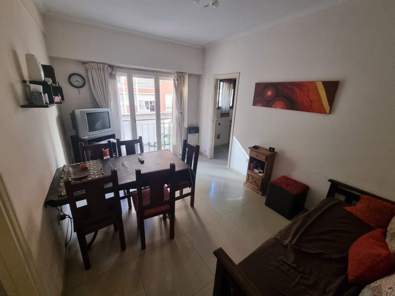 Departamento 2 ambientes a la calle