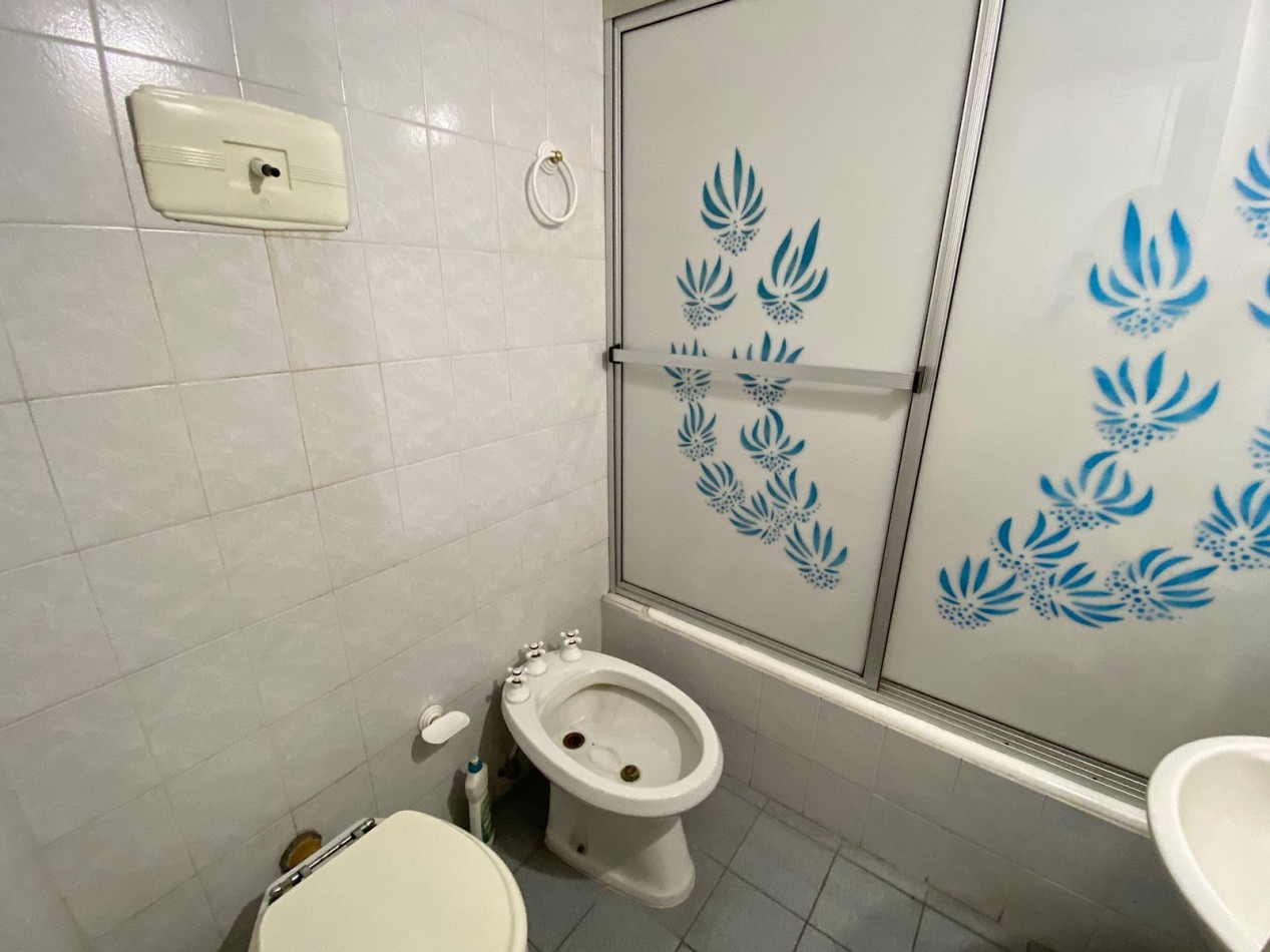 Departamento 2 ambientes con balcon a la calle