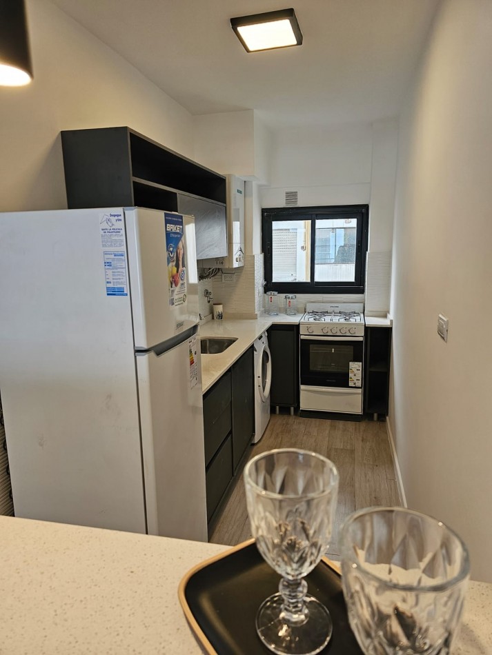 Departamento tres ambientes a la calle totalmente reciclado