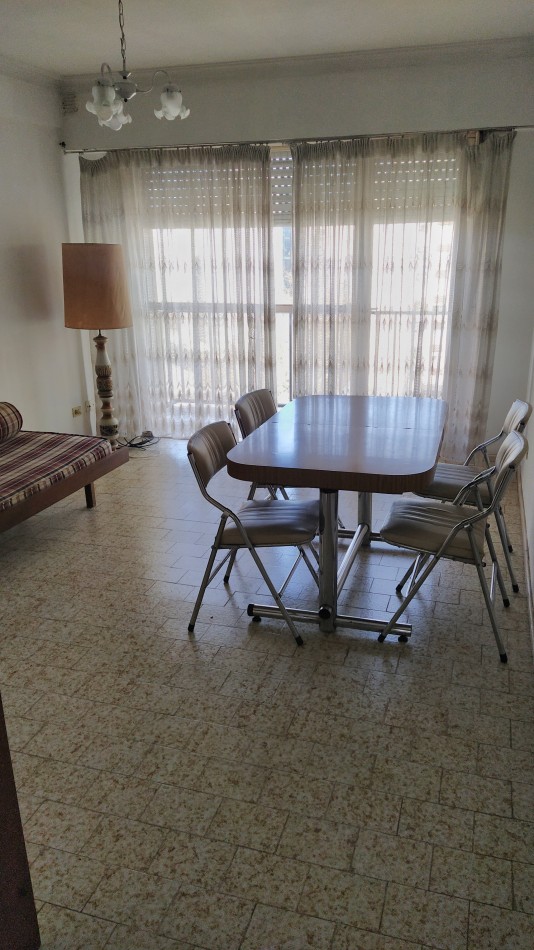Departamento dos ambientes c/ balcon saliente