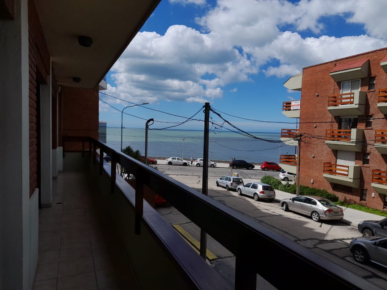 Piso con vista al mar 3 ambientes con escritorio jardin y quincho propio