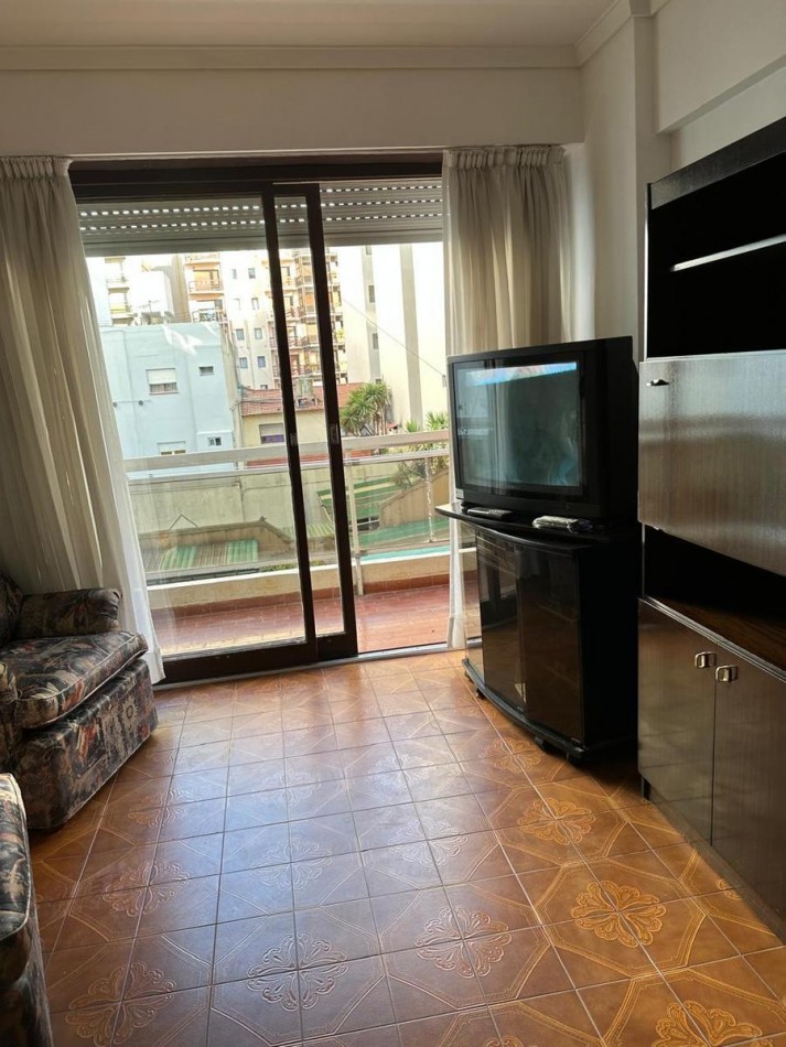 Departamento tres ambientes con balcon saliente