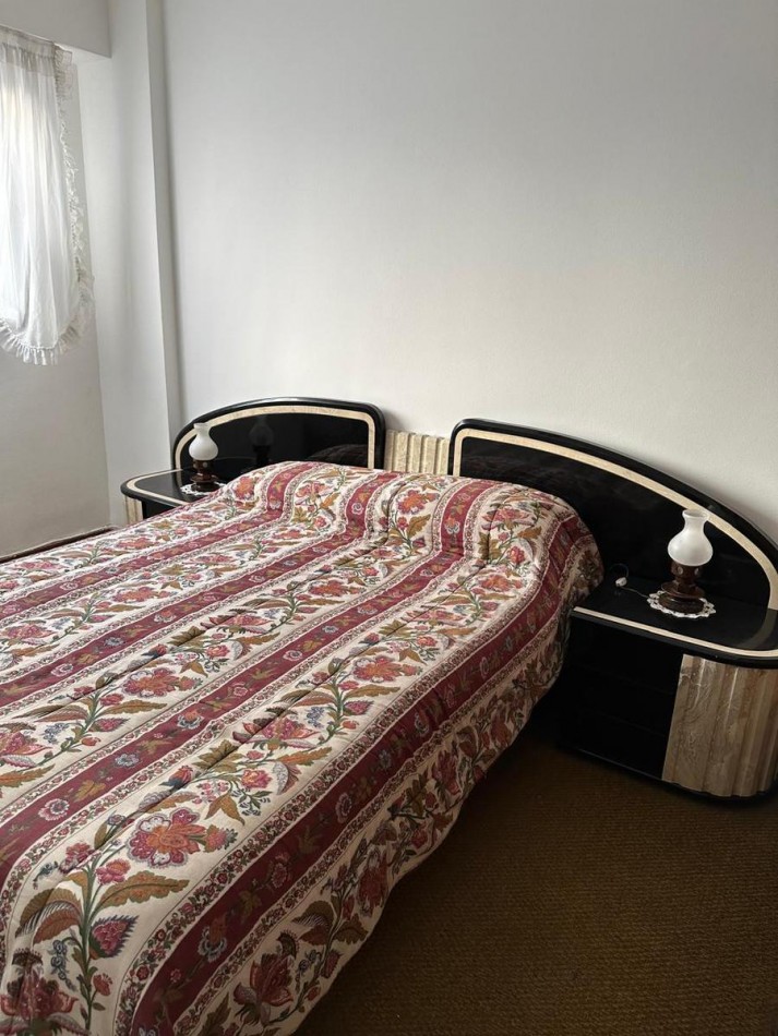 Departamento tres ambientes con balcon saliente