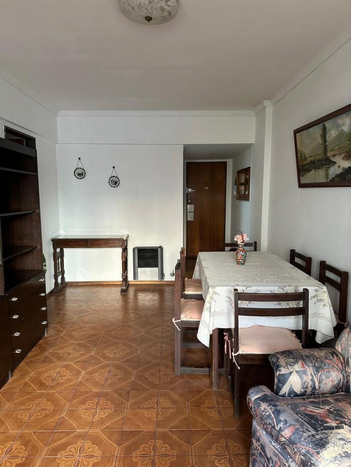 Departamento tres ambientes con balcon saliente