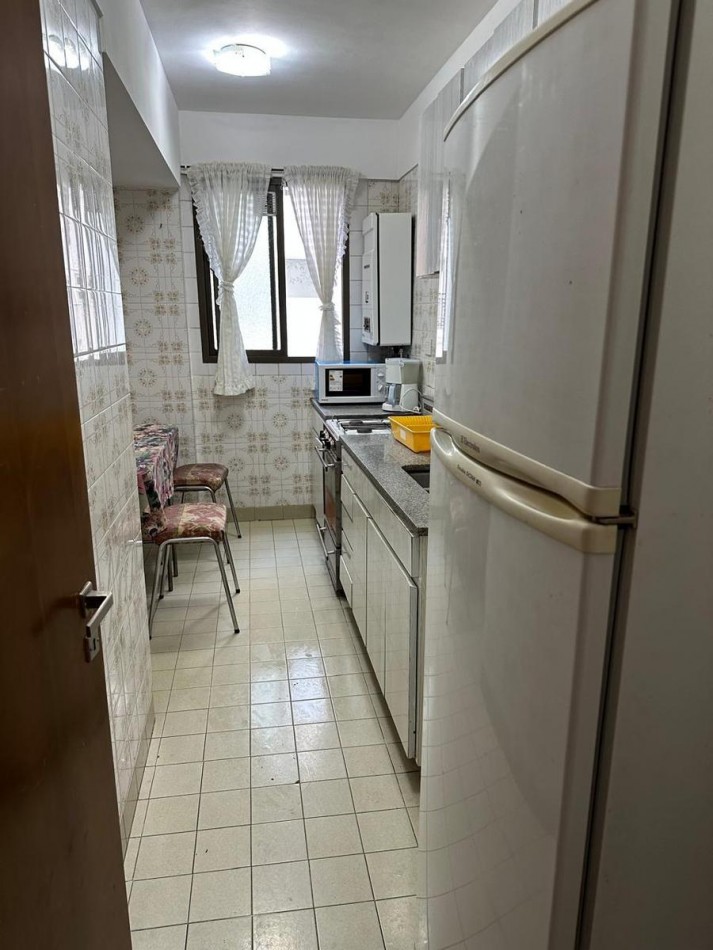 Departamento tres ambientes con balcon saliente
