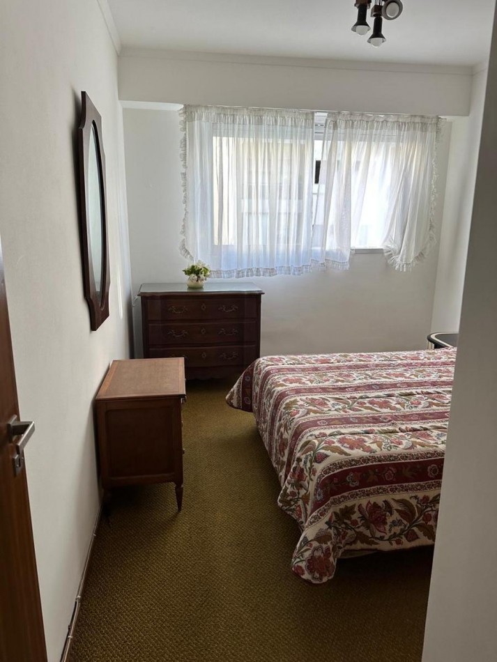 Departamento tres ambientes con balcon saliente