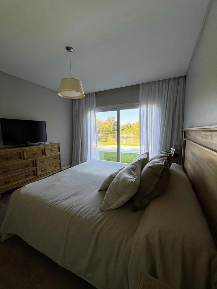 Chalet 4 ambientes con fondo a laguna Arenas del Sur