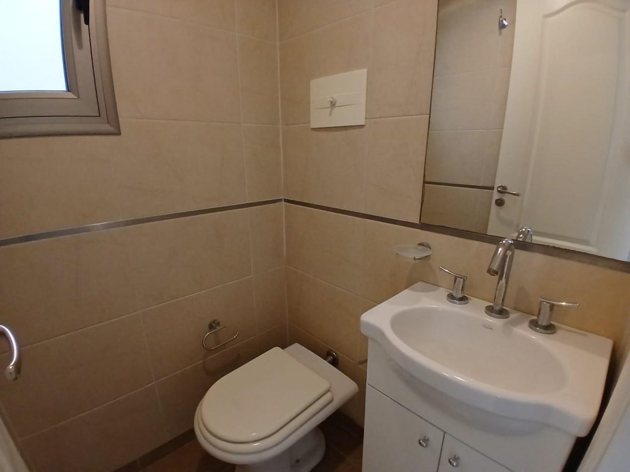 Departamento 2 ambientes, Alquiler 24 meses, Hipolito Yrigoyen 2800, con Cochera y Baulera