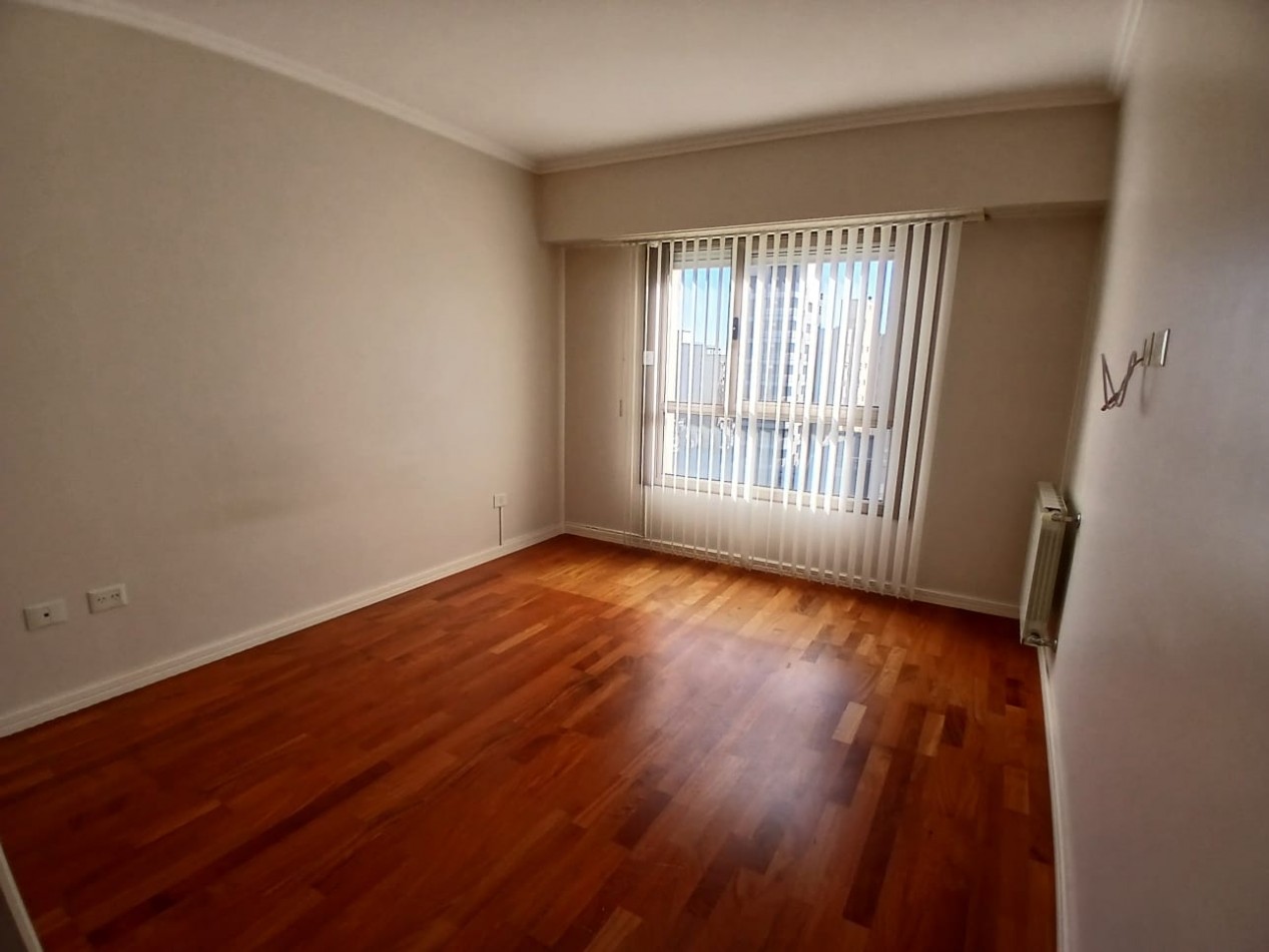 Departamento 2 ambientes, Alquiler 24 meses, Hipolito Yrigoyen 2800, con Cochera y Baulera