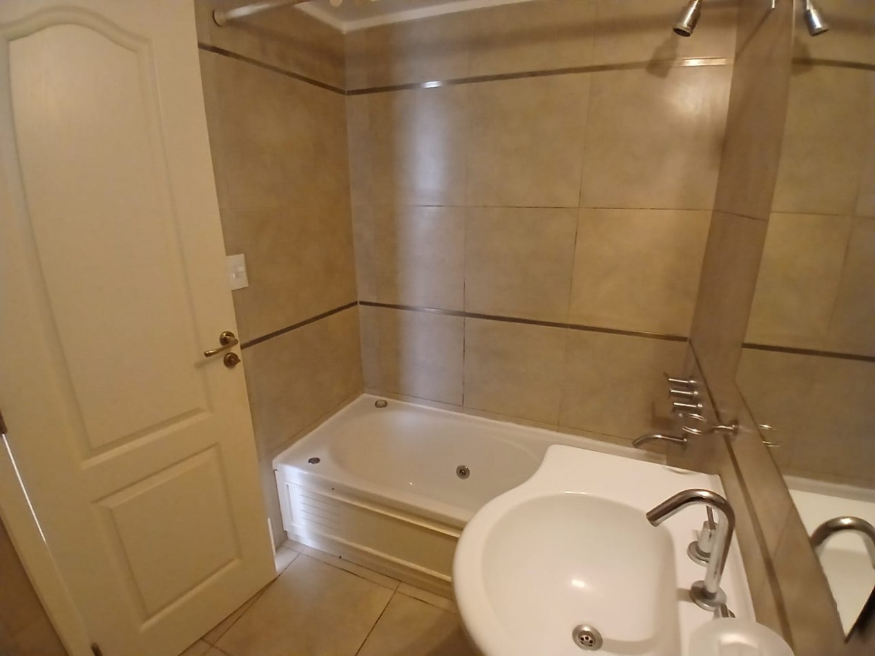 Departamento 2 ambientes, Alquiler 24 meses, Hipolito Yrigoyen 2800, con Cochera y Baulera