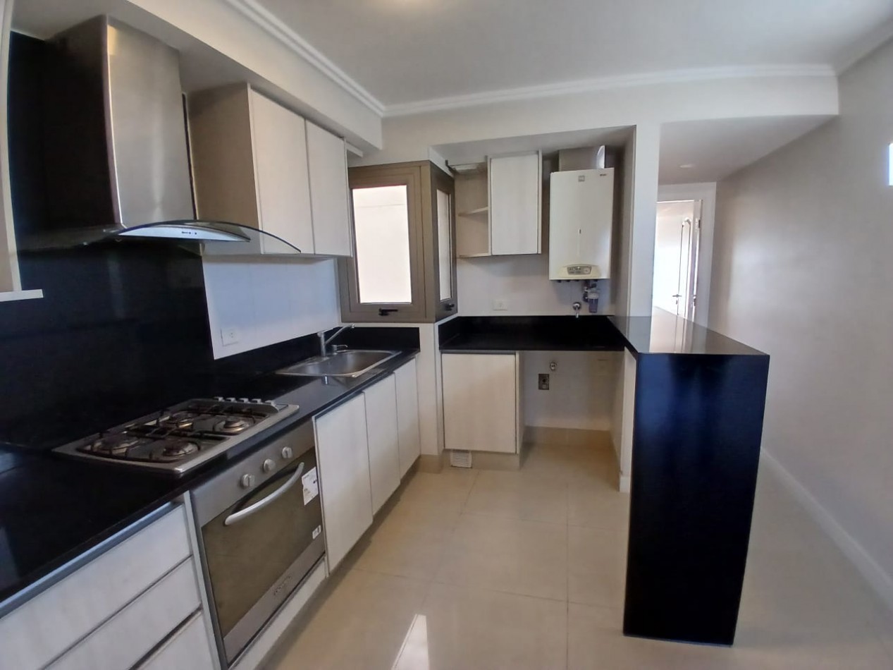 Departamento 2 ambientes, Alquiler 24 meses, Hipolito Yrigoyen 2800, con Cochera y Baulera