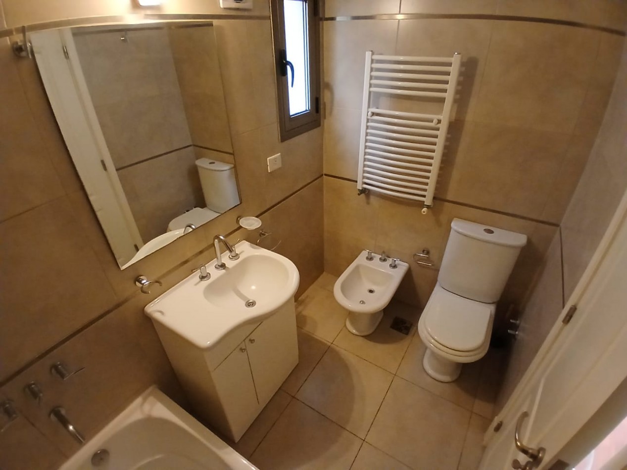 Departamento 2 ambientes, Alquiler 24 meses, Hipolito Yrigoyen 2800, con Cochera y Baulera