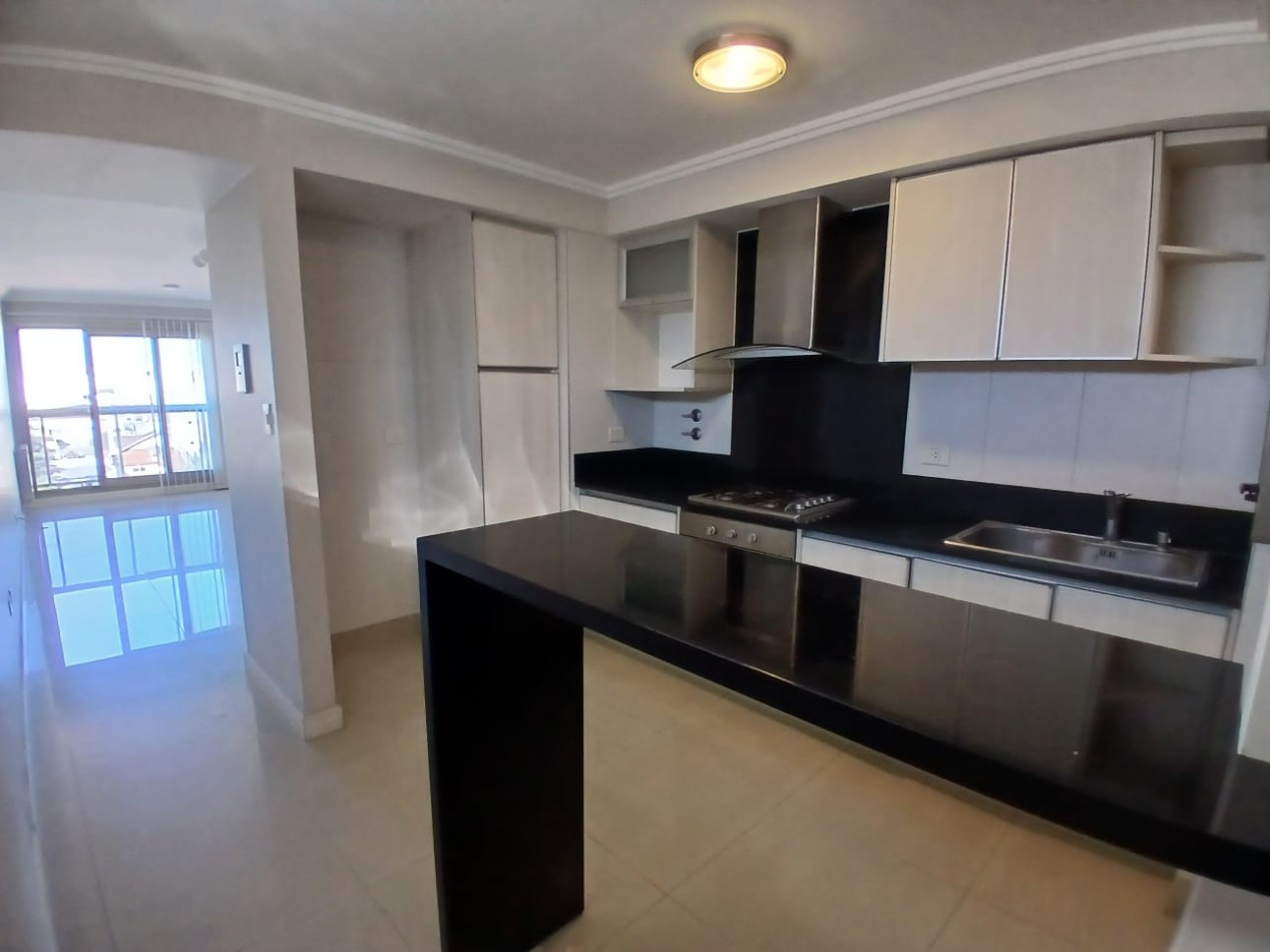Departamento 2 ambientes, Alquiler 24 meses, Hipolito Yrigoyen 2800, con Cochera y Baulera
