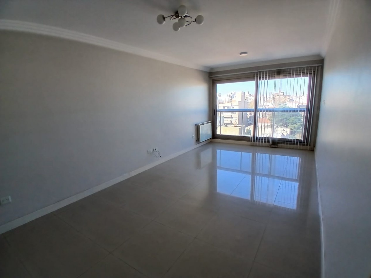 Departamento 2 ambientes, Alquiler 24 meses, Hipolito Yrigoyen 2800, con Cochera y Baulera