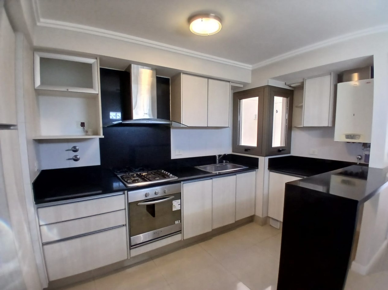Departamento 2 ambientes, Alquiler 24 meses, Hipolito Yrigoyen 2800, con Cochera y Baulera