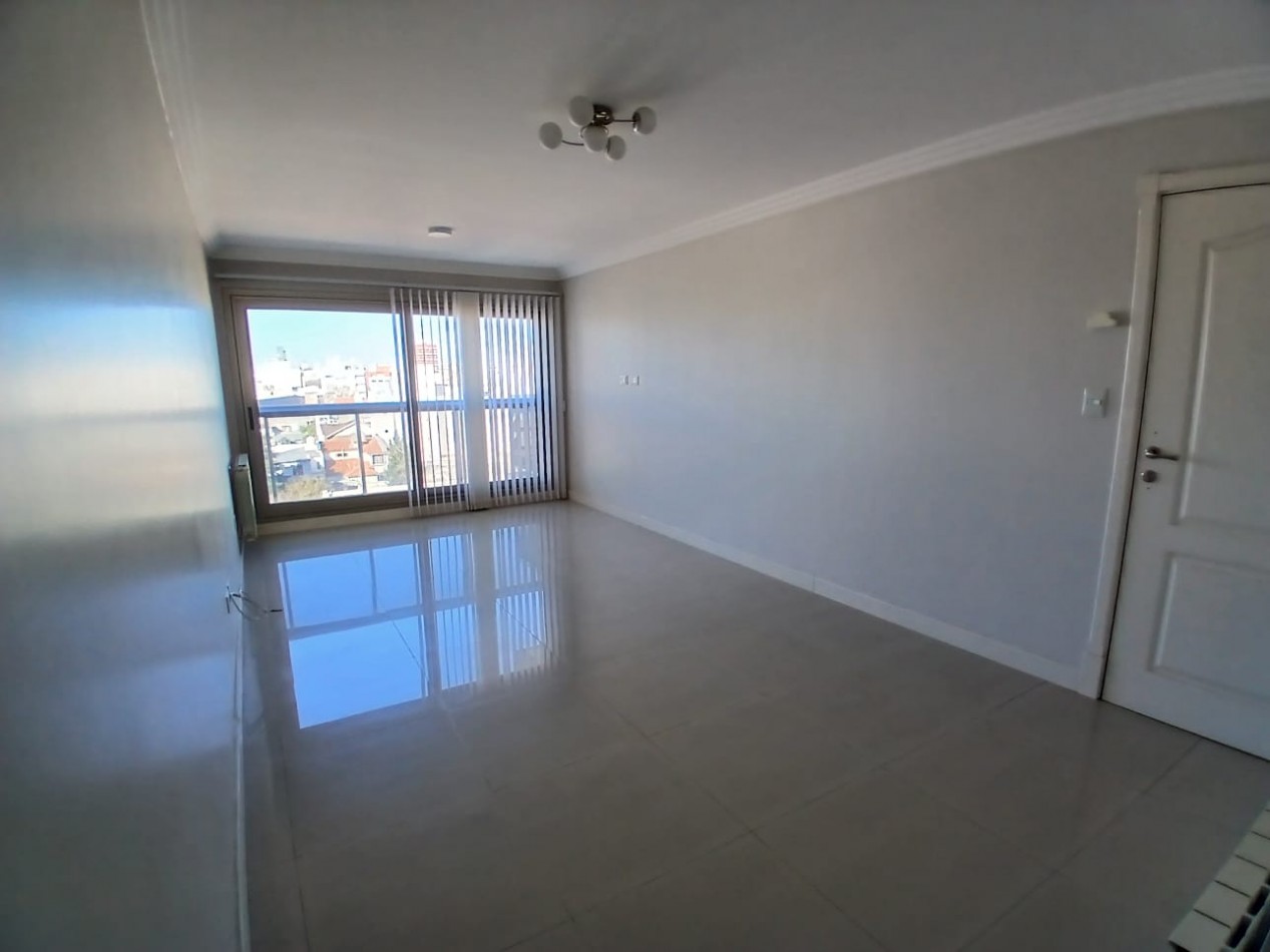 Departamento 2 ambientes, Alquiler 24 meses, Hipolito Yrigoyen 2800, con Cochera y Baulera