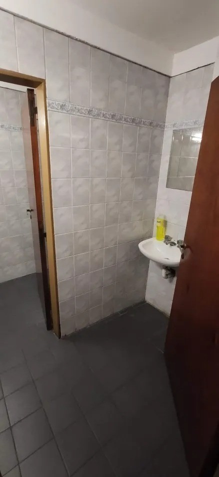 Local en Venta, salida a dos calles Gascon y Entre Rios