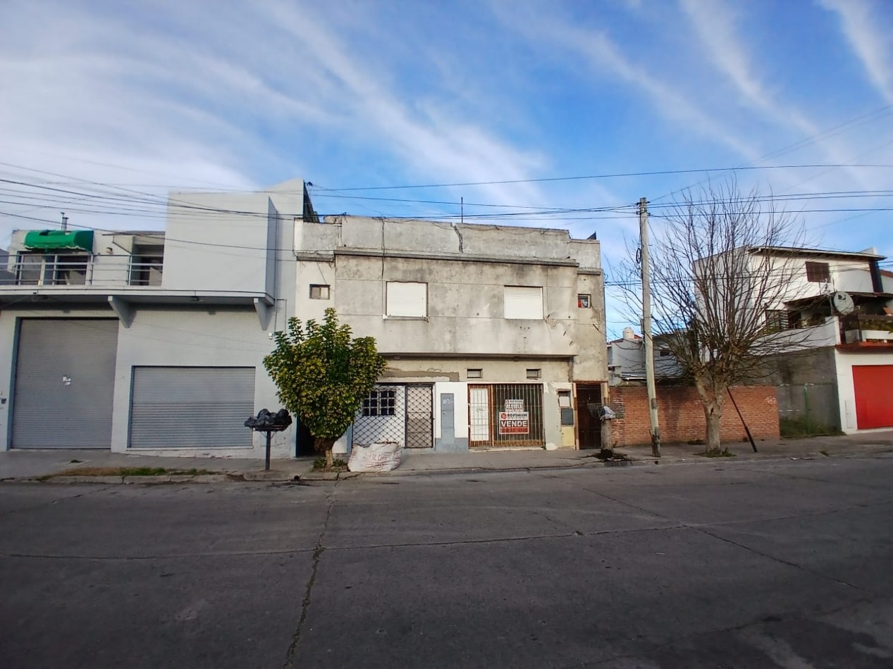Ph 2 ambientes con Terraza Propia. 14 de Julio y Garay