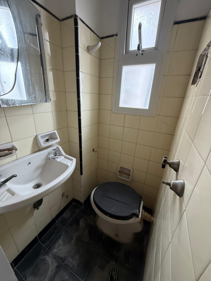 Oportunidad piso 4 ambientes al frente con dependencia