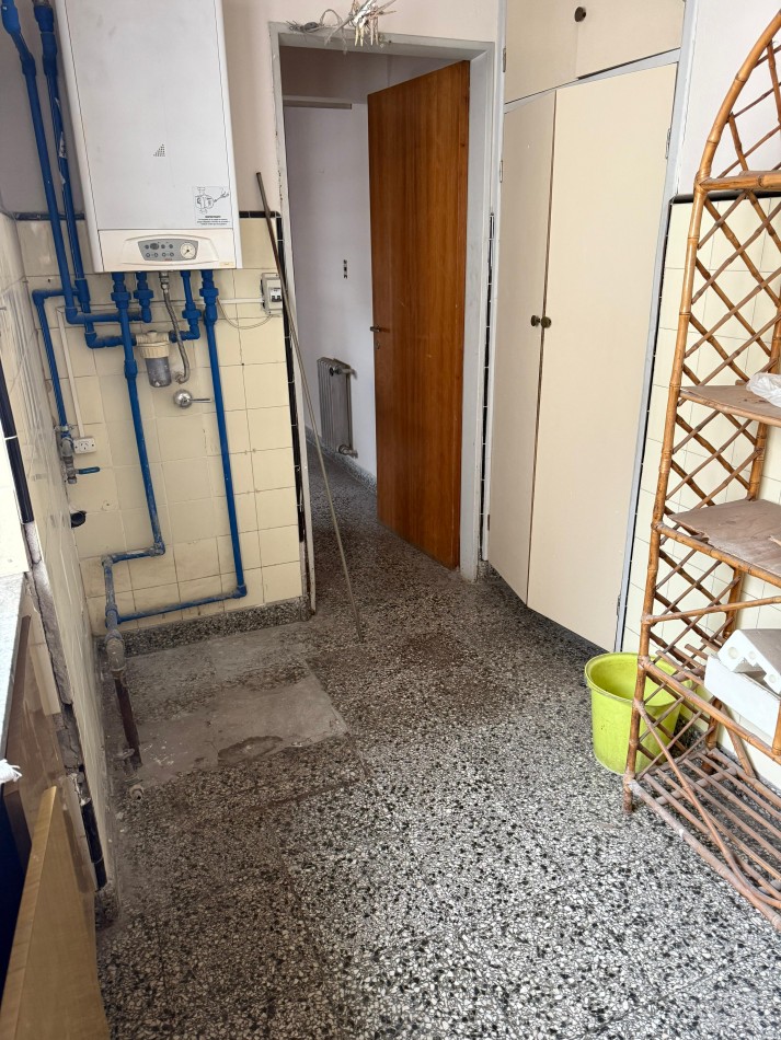 Oportunidad piso 4 ambientes al frente con dependencia