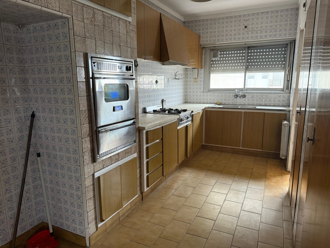 Oportunidad piso 4 ambientes al frente con dependencia