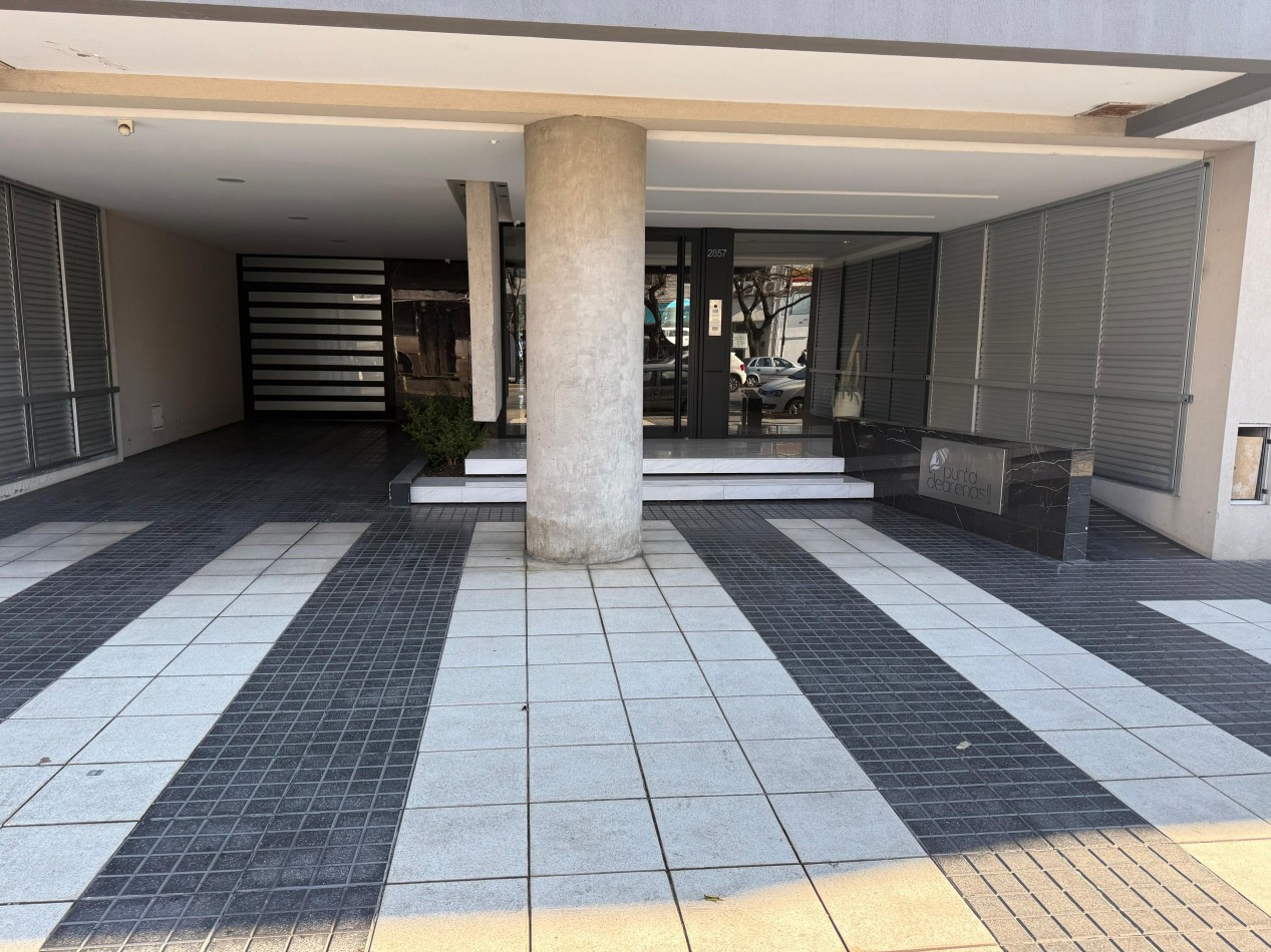 Venta | Departamento dos Ambientes en edificio moderno  - Independencia y Garay