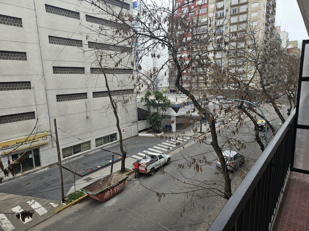 Dos ambientes c/ dependencia al frente