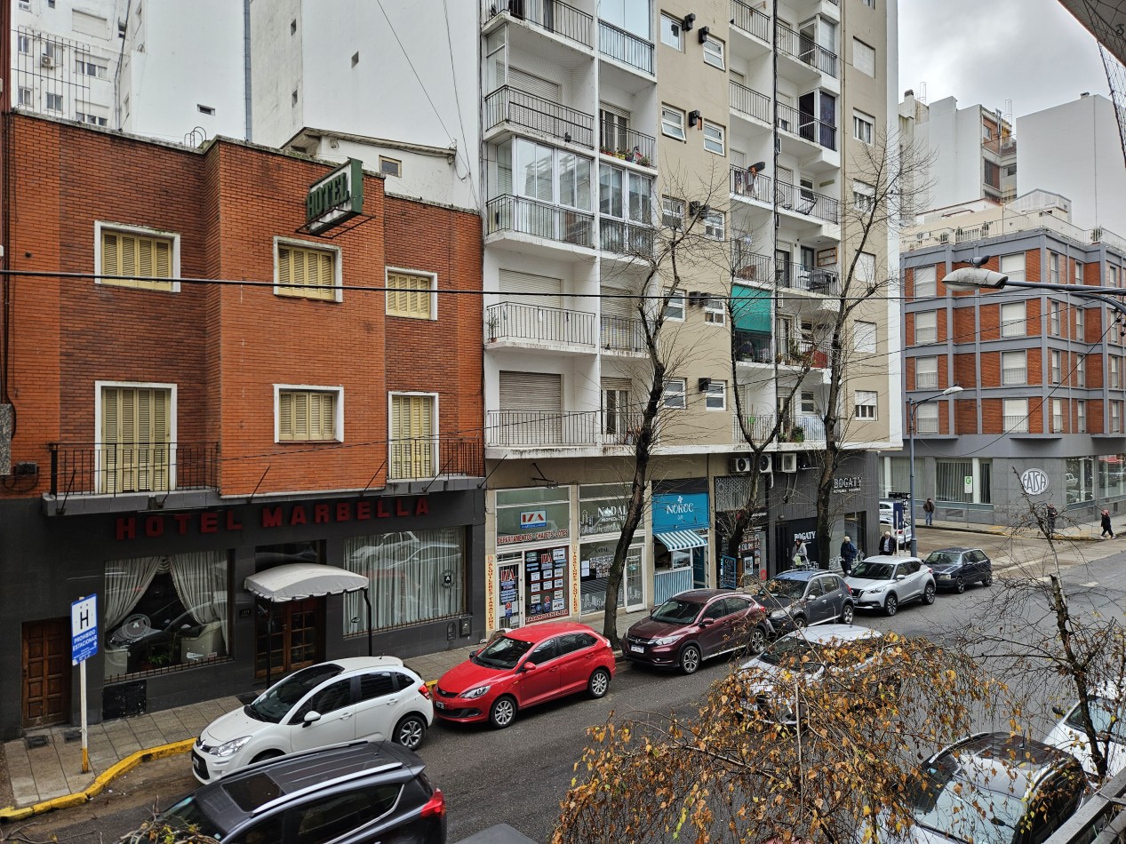 Venta | Dos ambientes c/ dep. al frente. Plaza Colon