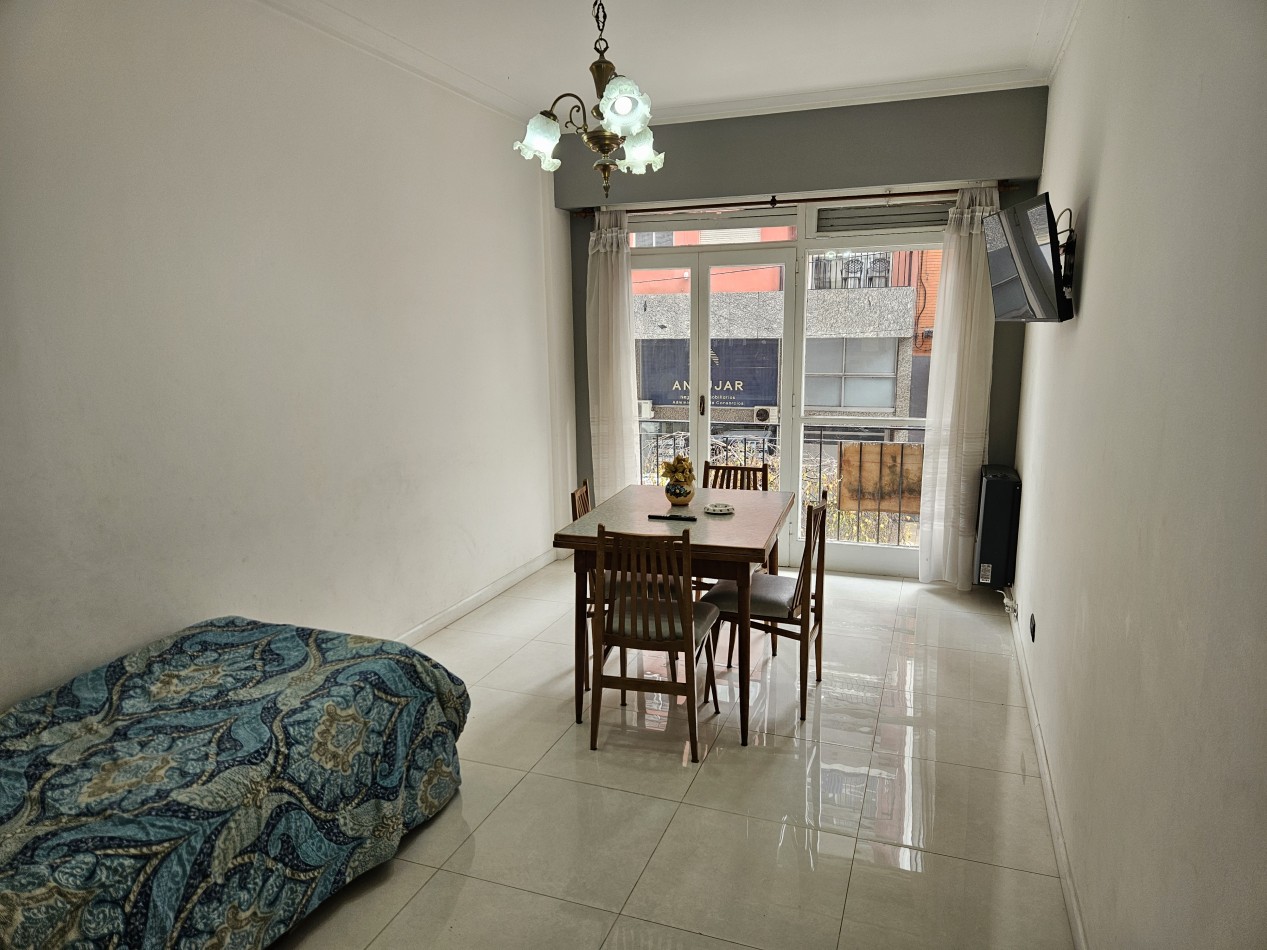 Venta | Dos ambientes c/ dep. al frente. Plaza Colon
