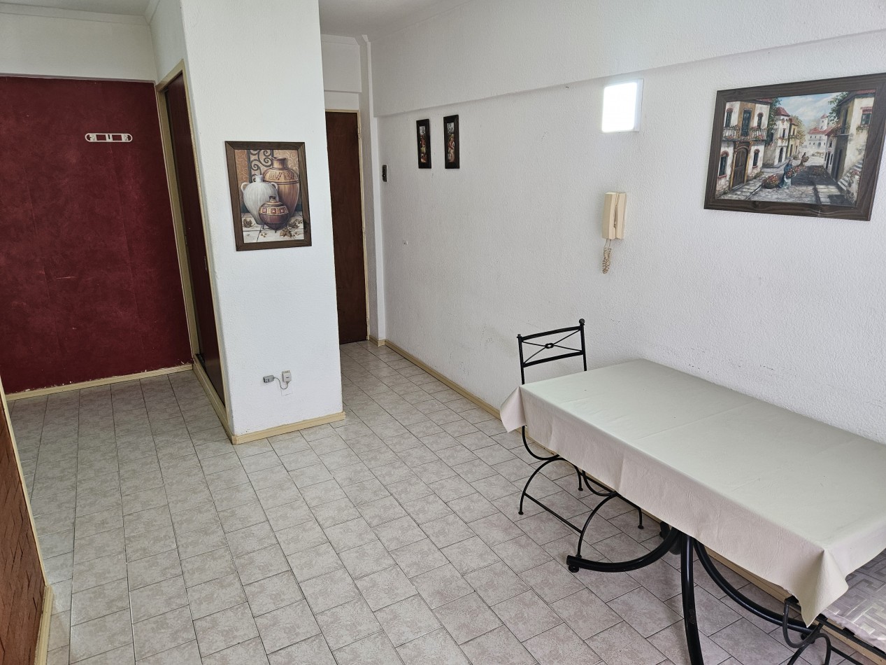 VENTA Departamento ambiente y medio Plaza Colon