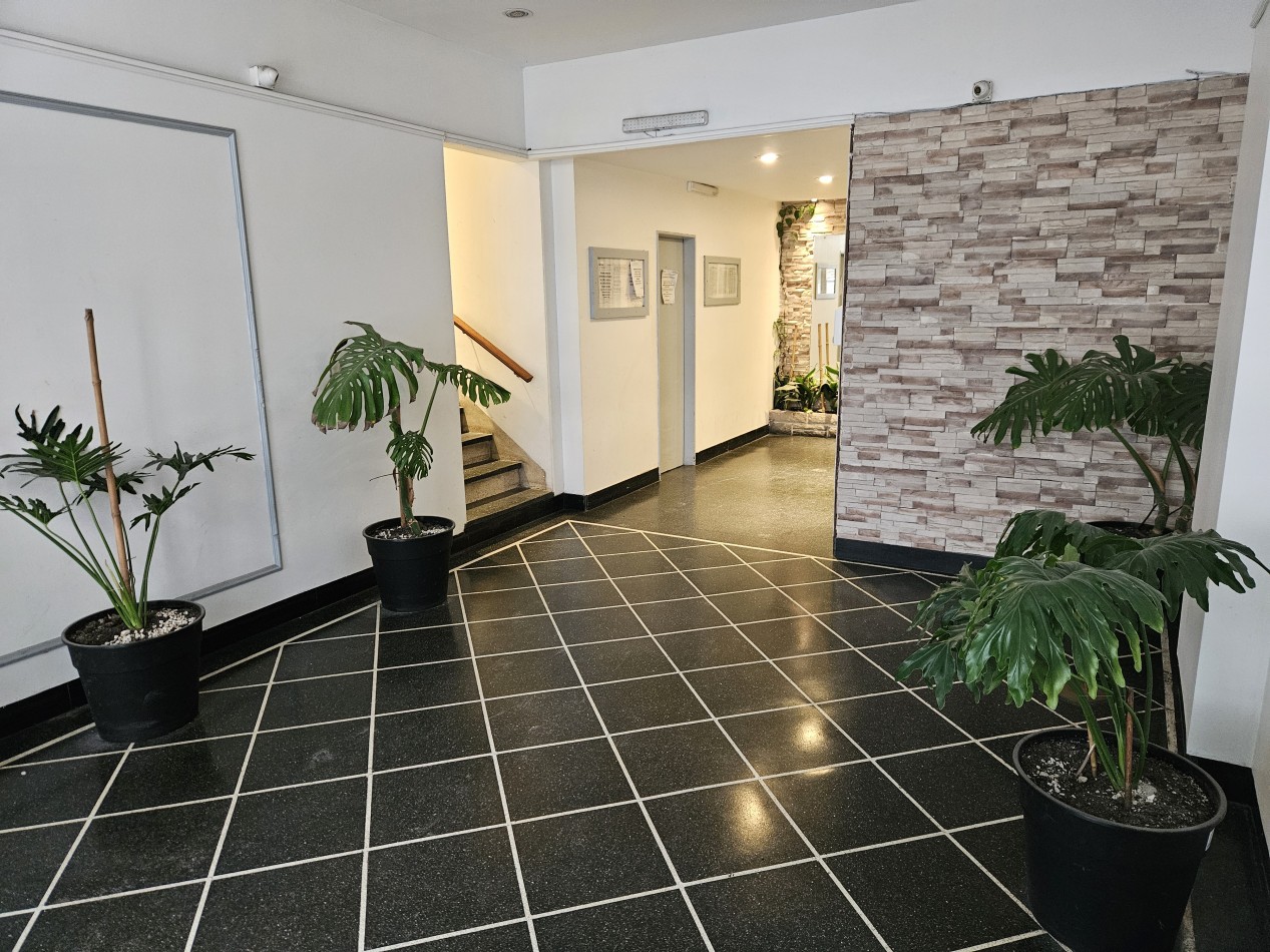 VENTA Departamento ambiente y medio Plaza Colon