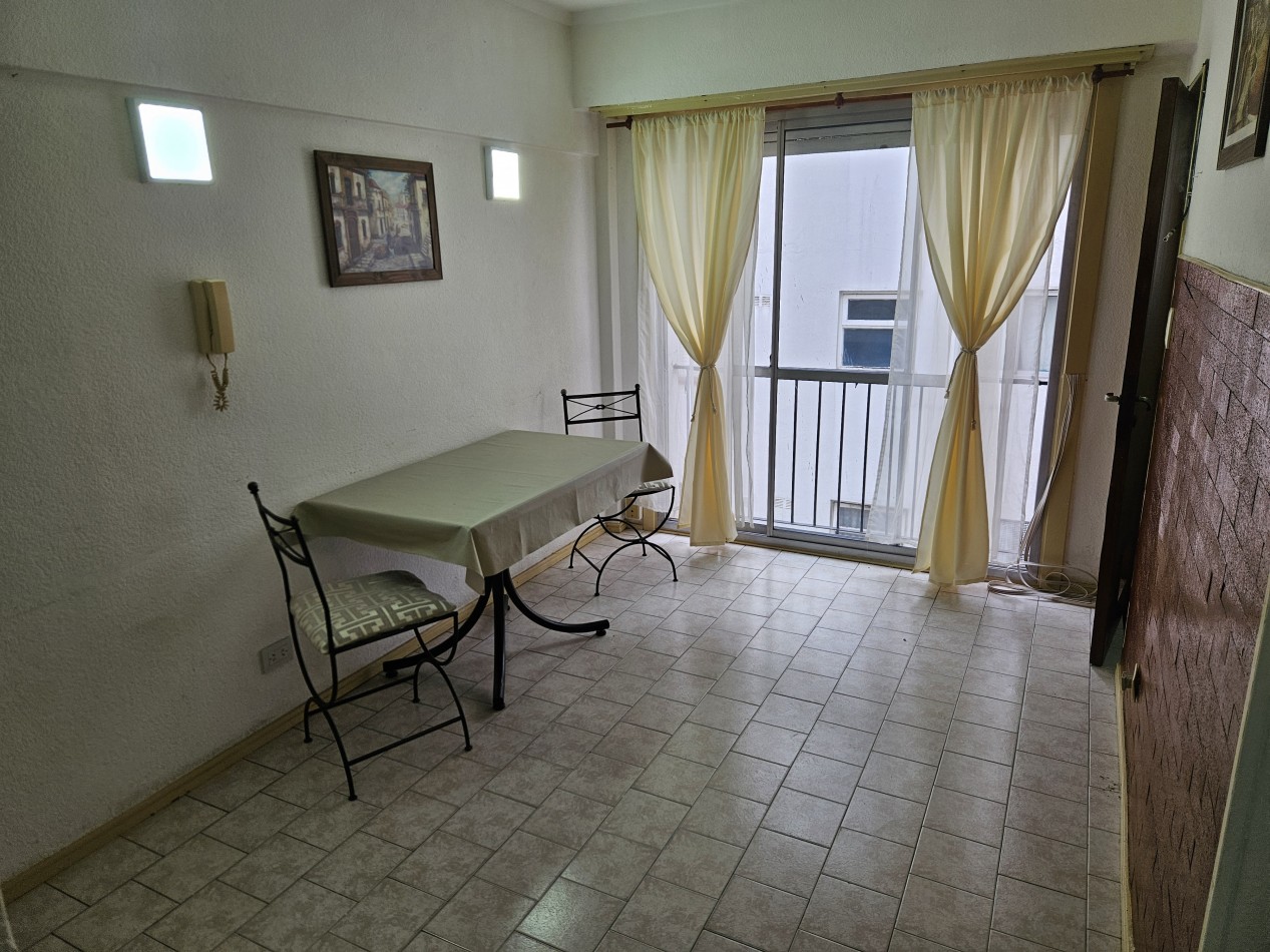 VENTA Departamento ambiente y medio Plaza Colon