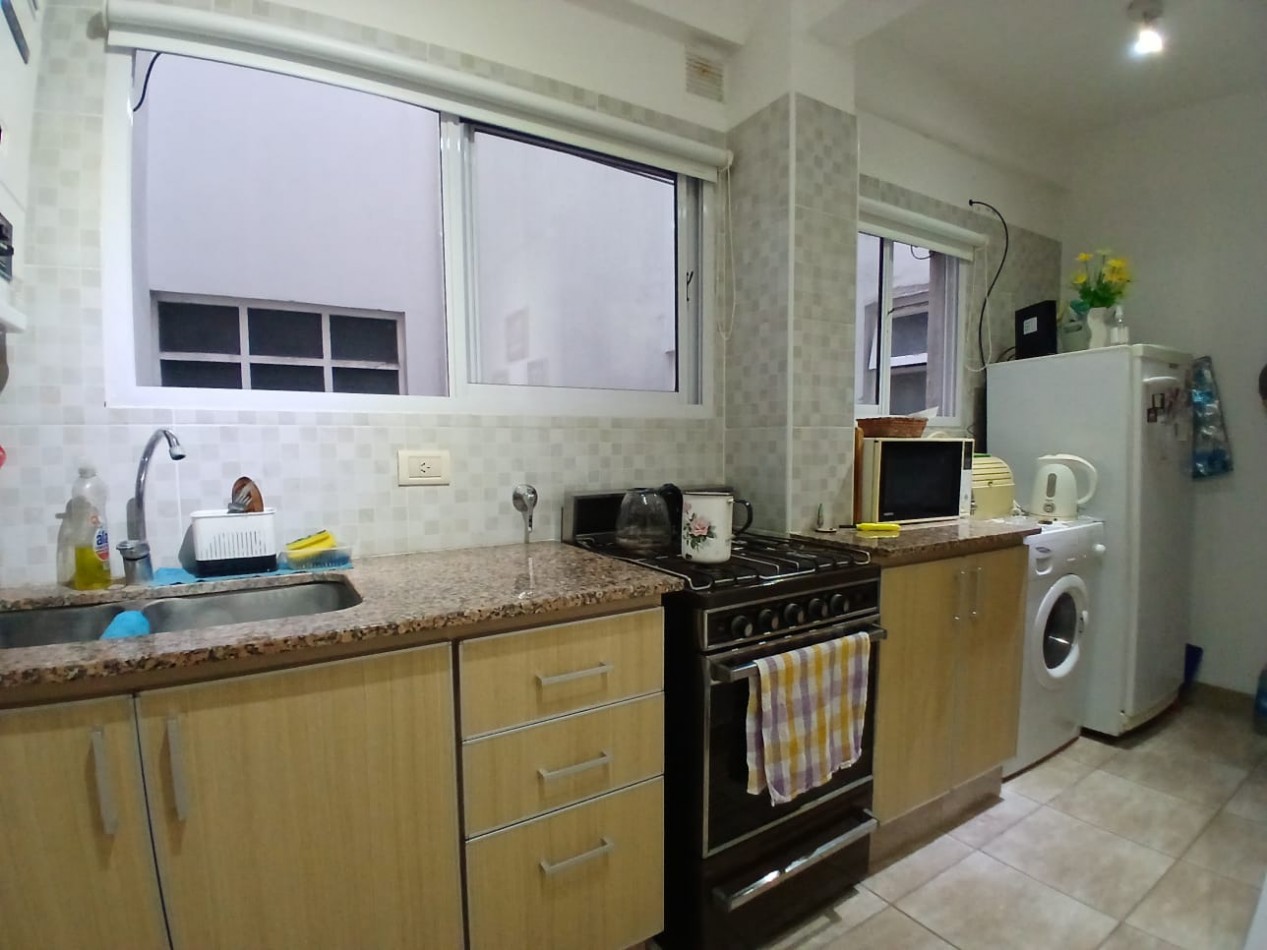 Venta Departamento de 2 ambientes a la calle, con dependencia, Entre Rios 1700.