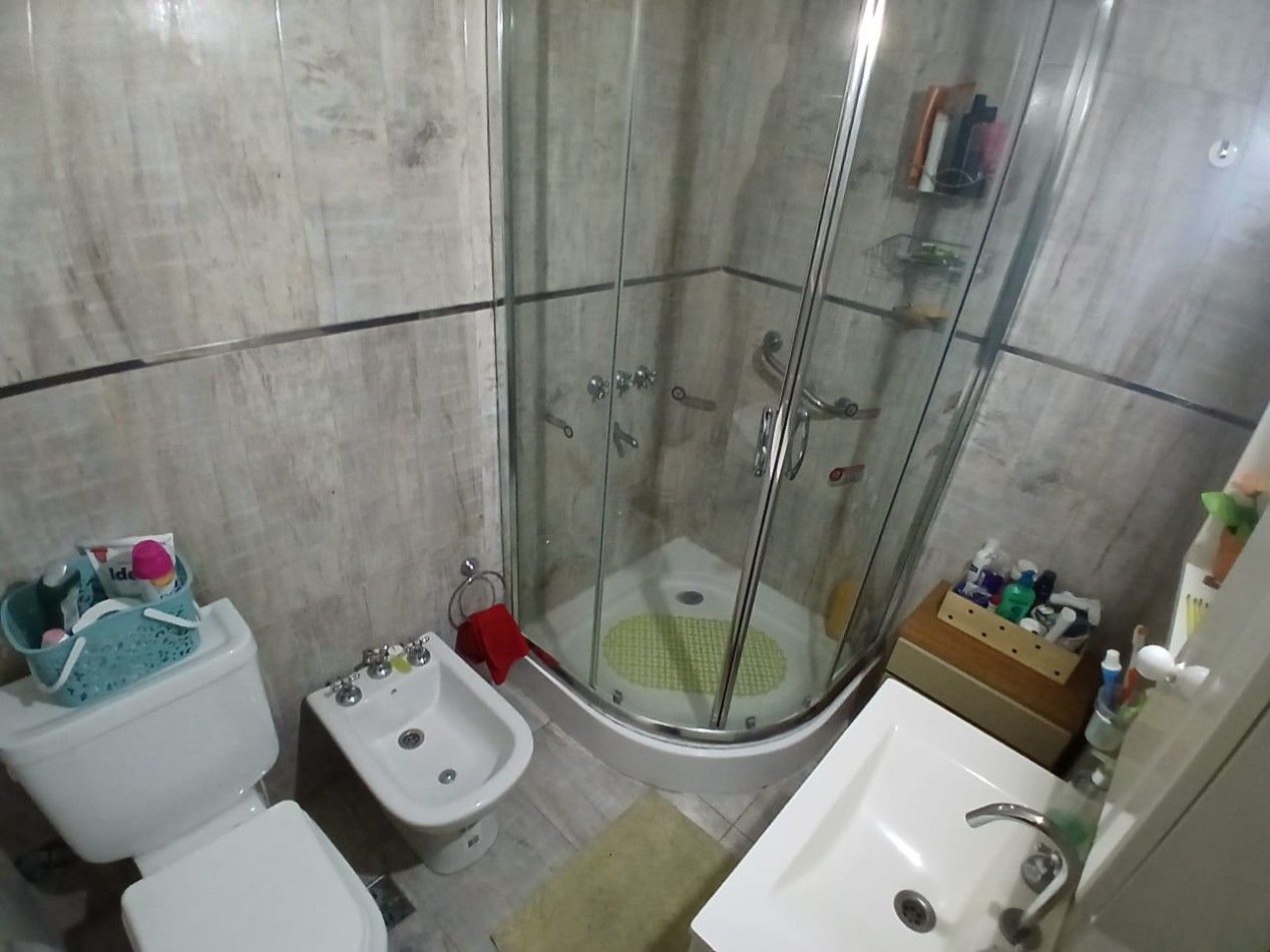 Venta Departamento de 2 ambientes a la calle, con dependencia, Entre Rios 1700.